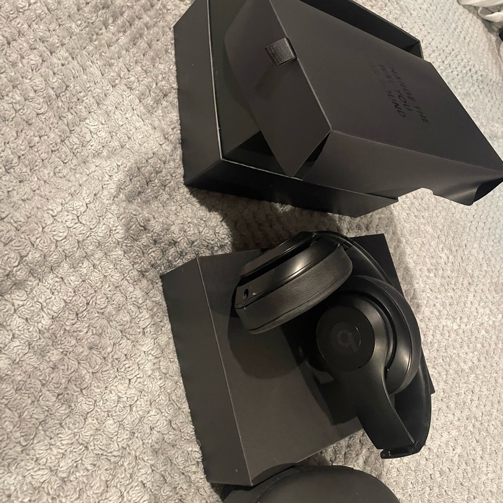 Beats Black Wireless Headphones
